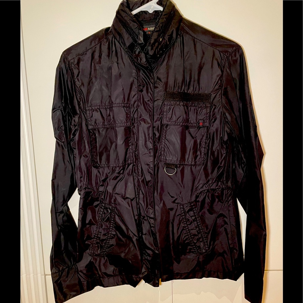 Lightweight Black Windbreaker with Hidden Hood Around Zippered Collar in Size S